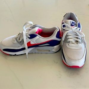 Womens size 7. Nike Air.